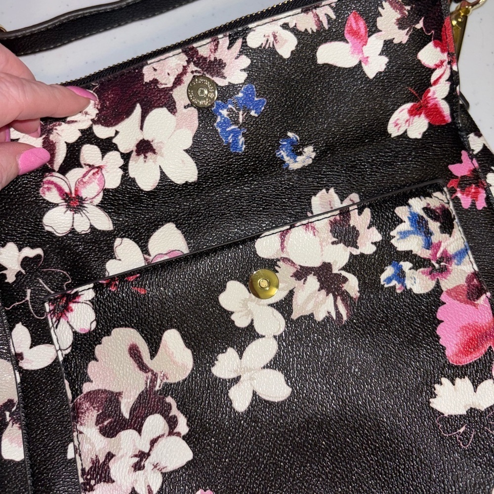 Liz Claiborne Black Floral Crossbody Bag - Picture 5 of 11